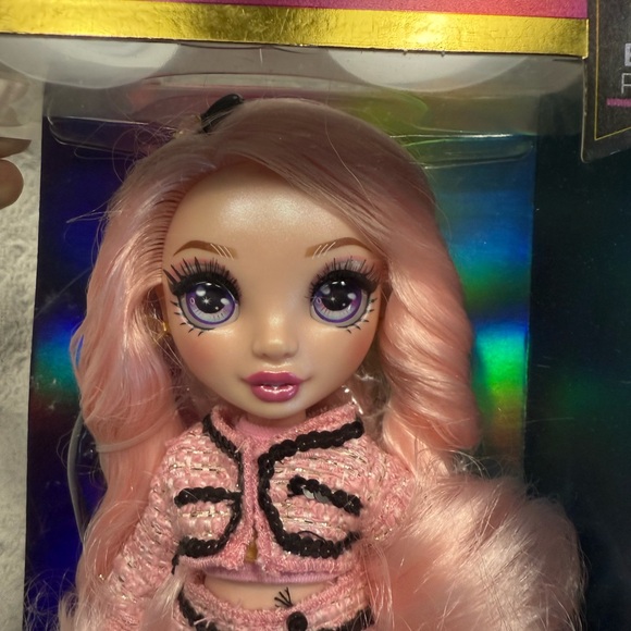 NIB Rainbow High Series 2 Bella Parker Doll - Picture 8 of 8